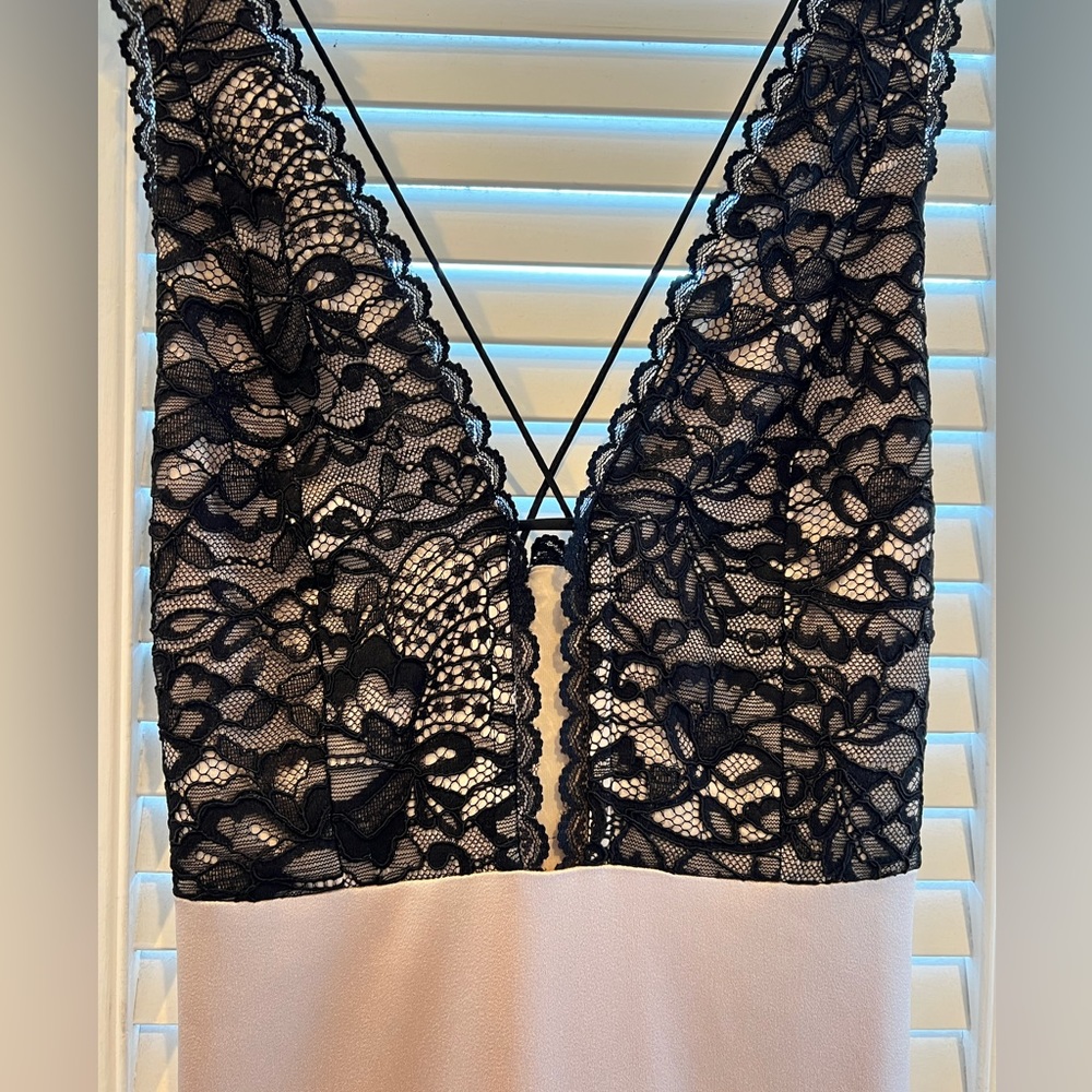 Satin and lace dress - Picture 6 of 12